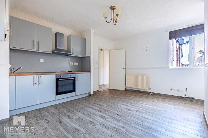 1 Bedroom Apartment To Rent In Grenville Lodge, - West Hill Road, Bournemouth, BH2