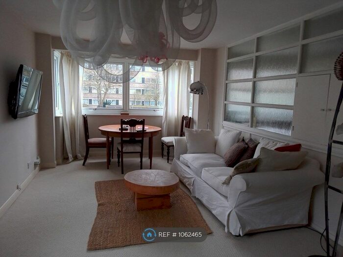 2 Bedroom Flat To Rent In Queenswood Gardens, London, E11