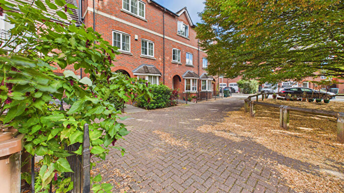 4 Bedroom Town House For Sale In Hornbeam Way, Weston Turville, Aylesbury, Buckinghamshire, HP22