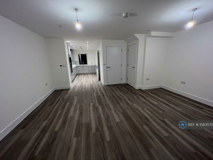 3 Bedroom Semi-Detached House To Rent In Leah Manning Close, Cambridge, CB1