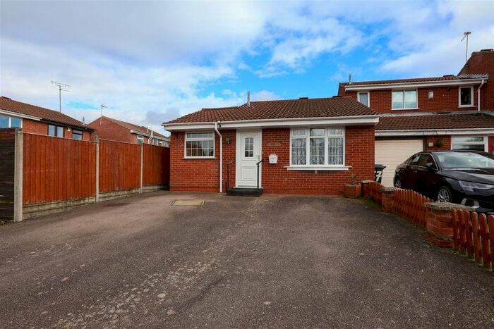 2 Bedroom Semi-Detached Bungalow To Rent In The Poppins, Leicester, LE4