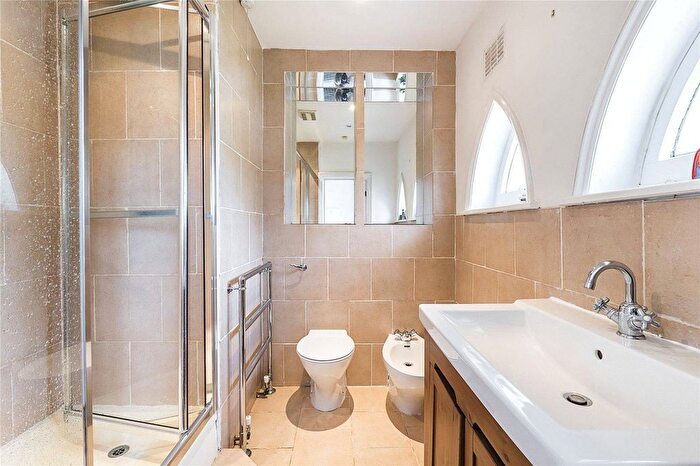 3 Bedroom Flat To Rent In Ridgway, Wimbledon, London, SW19