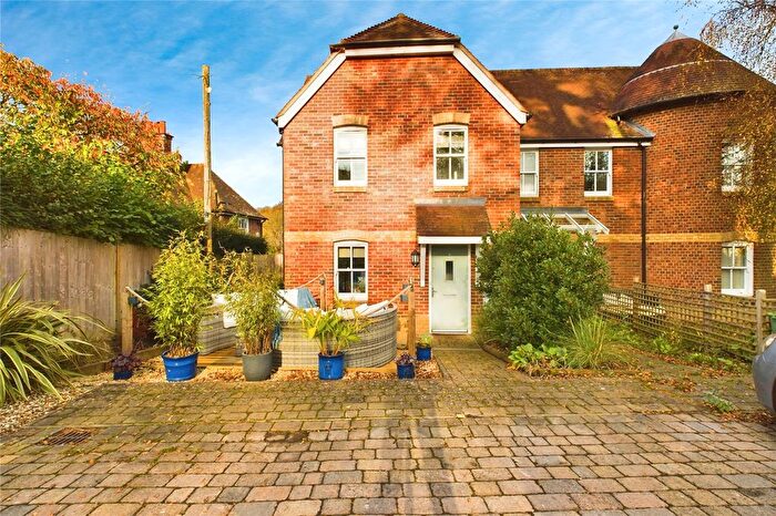 2 Bedroom Semi-Detached House For Sale In Reading Road, Lower Basildon, Reading, Berkshire, RG8