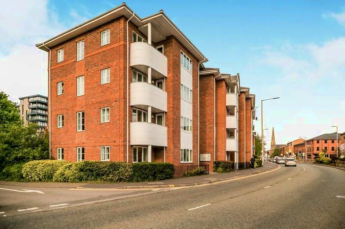 2 Bedroom Apartment To Rent In Kings Oak Court, RG1