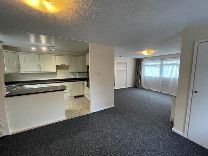 2 Bedroom Flat To Rent In Cotelands, Croydon, CR0
