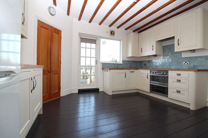 2 Bedroom Flat To Rent In Muswell Hill Broadway, London, N10