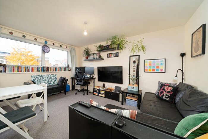 1 Bedroom Flat To Rent In St. Stephens Terrace, London, SW8