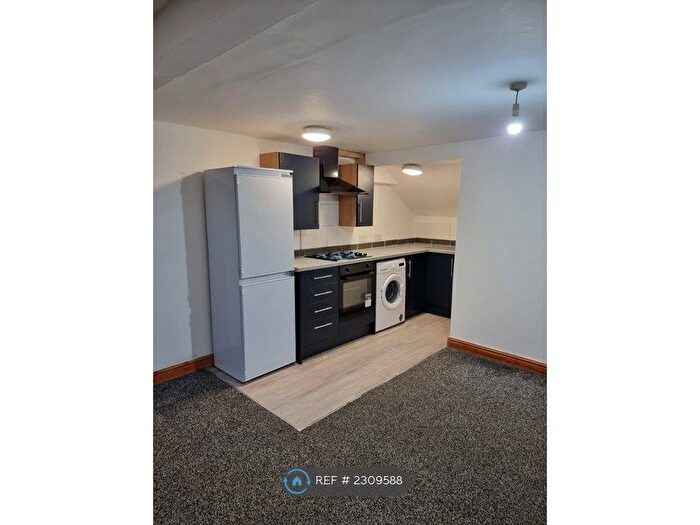 2 Bedroom Flat To Rent In Shrewsbury Street, Manchester, M16