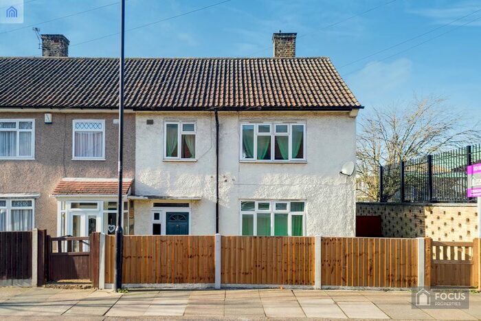 3 Bedroom End Of Terrace House To Rent In Corellie Road, Greenwich, SE3