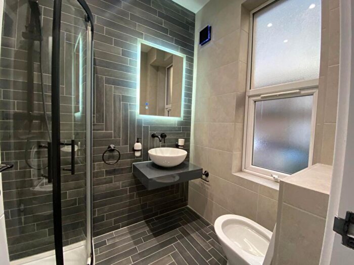 1 Bedroom Flat To Rent In Castle Street, HP13