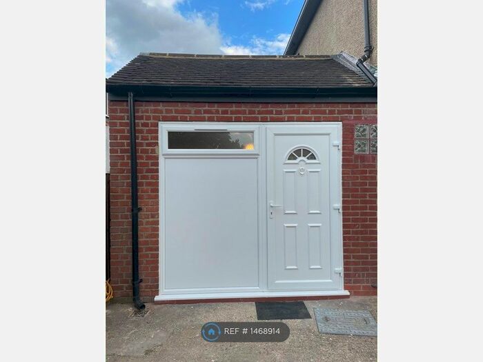 Studio To Rent In Warren Drive North, Surbiton, KT5