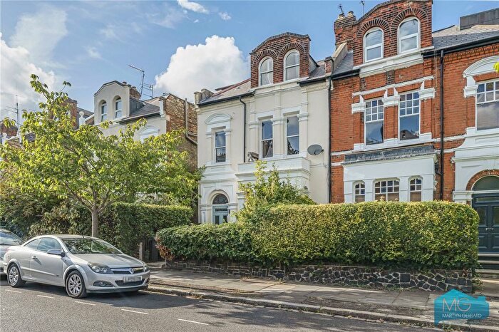 1 Bedroom Flat For Sale In Cecile Park, London, N8