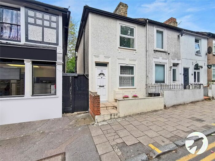 3 Bedroom Detached House To Rent In East Hill, Dartford, Kent, DA1