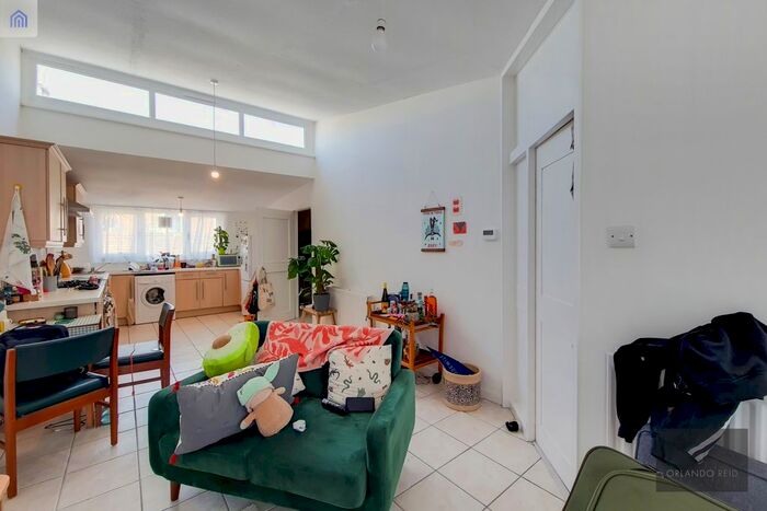 1 Bedroom Flat To Rent In Chandlers Way, London, SW2