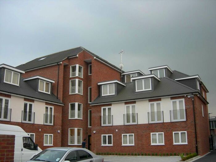 2 Bedroom Flat To Rent In Reet Garden, Slough, SL1