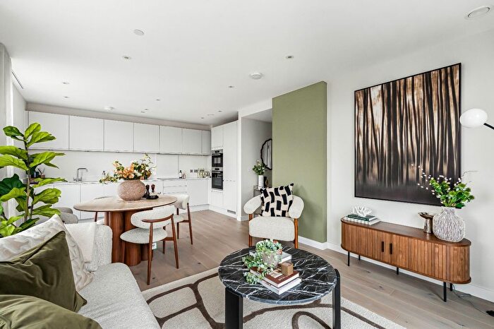 1 Bedroom Flat For Sale In Glengall Rise, Glengall Road, SE15