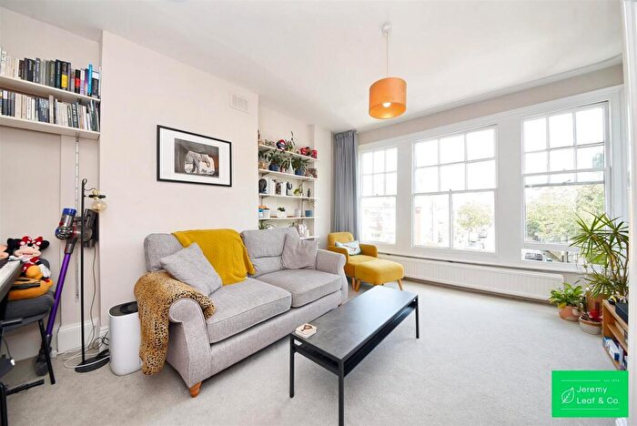 1 Bedroom Apartment For Sale In Muswell Hill Road, London, N10