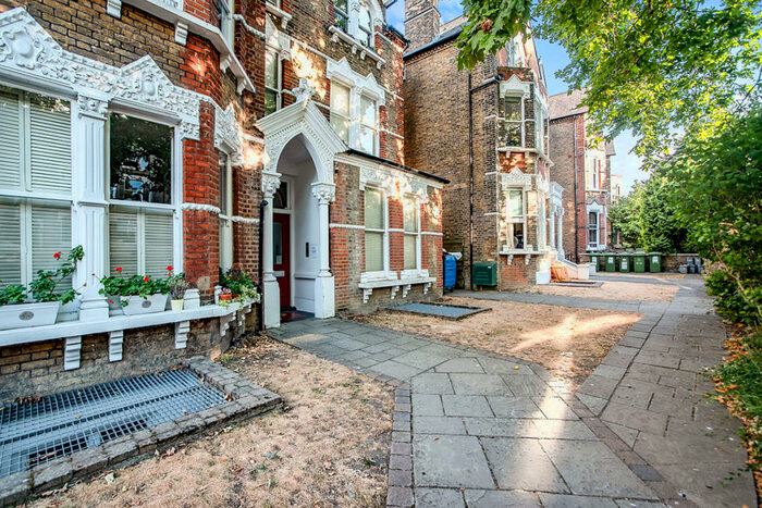 Flat To Rent In Breakspears Road, London, SE4