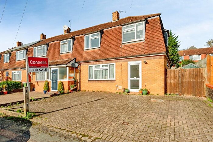 3 Bedroom End Of Terrace House For Sale In Radstock Way, Merstham, Redhill, RH1