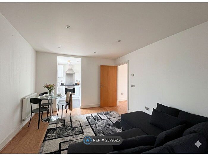 3 Bedroom Flat To Rent In Mercury House, London, E16