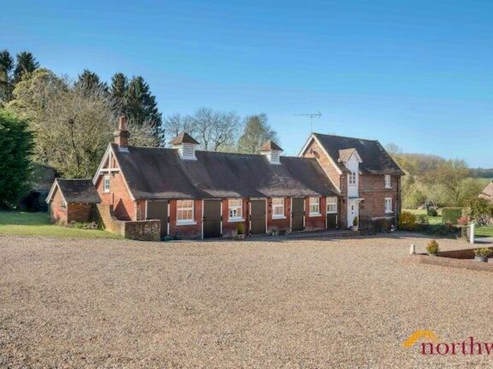 3 Bedroom Detached House To Rent In Redbourn Road, St Albans, AL3