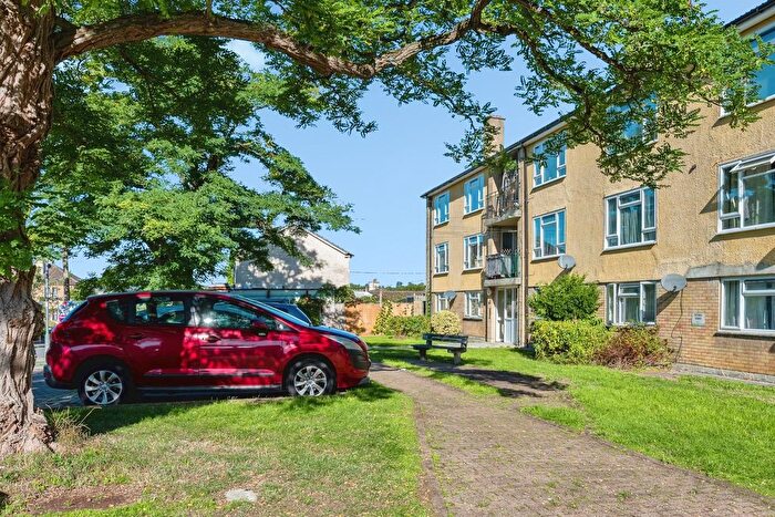 2 Bedroom Flat For Sale In Lypiatt Mead, Corsham, SN13