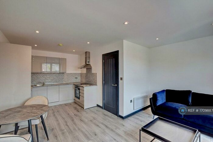 1 Bedroom Flat To Rent In Trinity Apartments, Leeds, LS13
