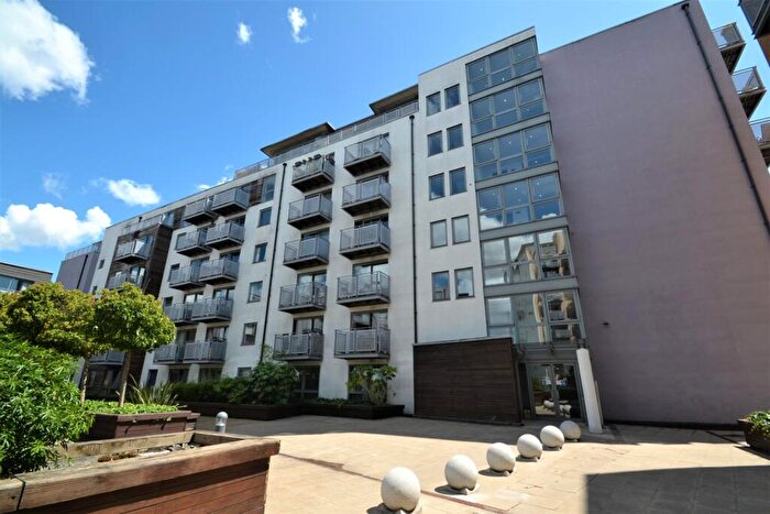 2 Bedroom Flat To Rent In Deals Gateway London, SE13