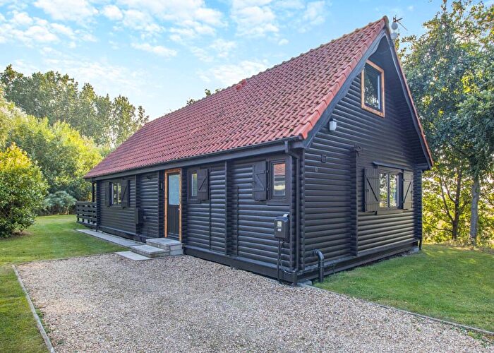4 Bedroom Lodge For Sale In Butterwick Road, Scunthorpe, DN17