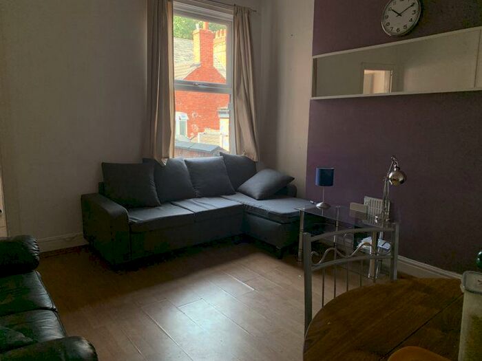 4 Bedroom House Of Multiple Occupation To Rent In Balfour Road, Nottingham, NG7