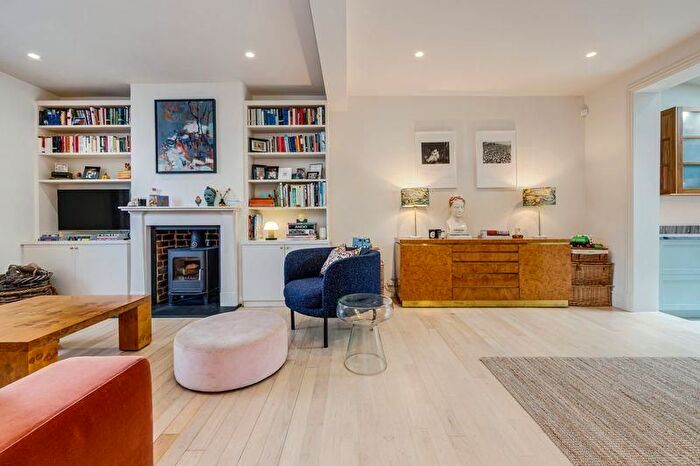 3 Bedroom Property To Rent In Oak Village, Gospel Oak, NW5