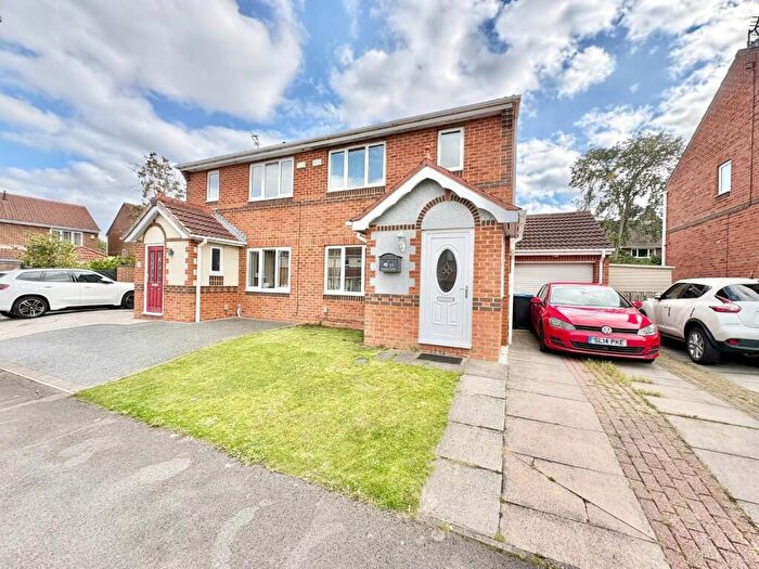 3 Bedroom Semi Detached House For Sale In Meadow Green, Spennymoor, DL16