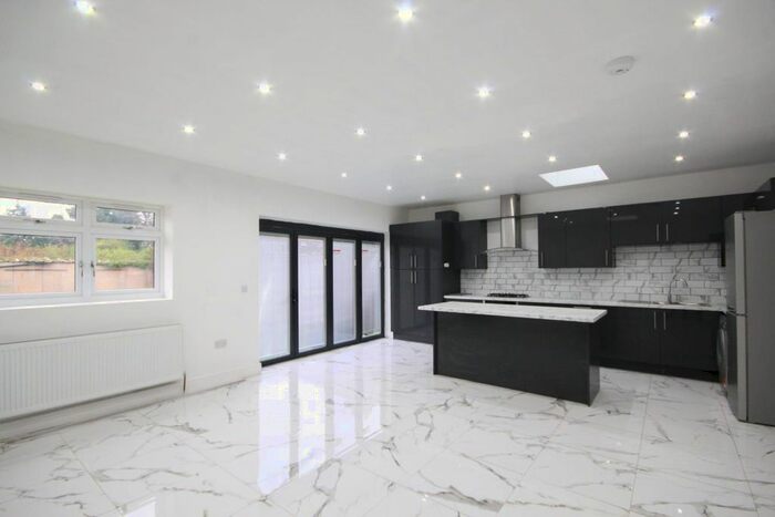 5 Bedroom Terraced House To Rent In Coniston Gardens, Ilford, IG4