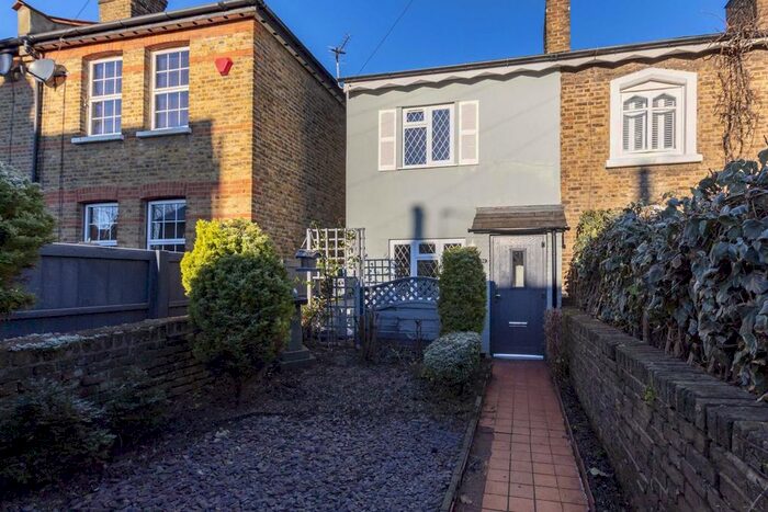 2 Bedroom Property To Rent In Rutland Road, Twickenham, TW2