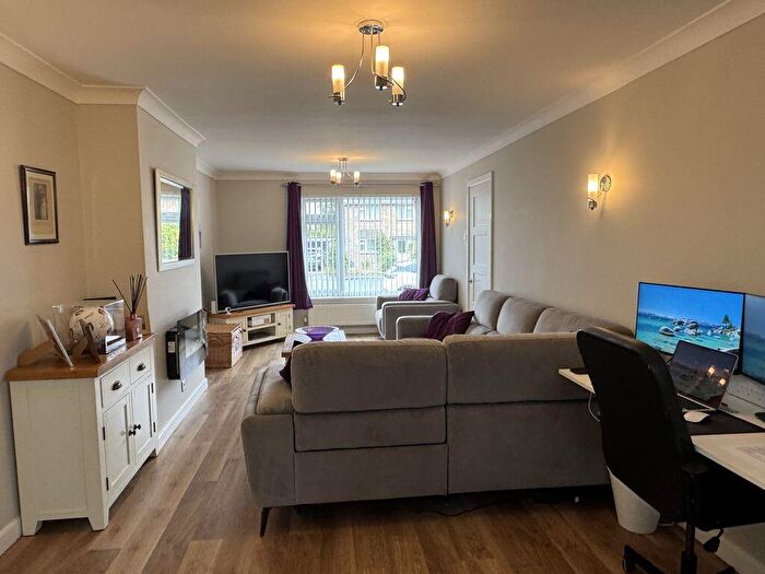 5 Bedroom Semi-Detached House For Sale In Seven Barrows Road, Northmnoor, Wareham, BH20 - Photo 7