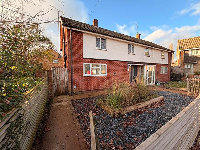 3 Bedroom Semi Detached House For Sale In Prescott Avenue, Banbury, OX16