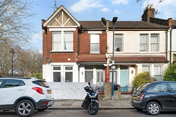 2 Bedroom Flat To Rent In Heysham Road, London, N15
