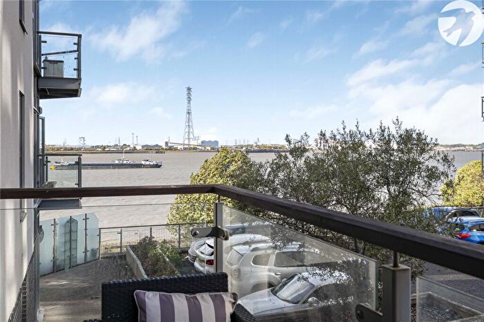 1 Bedroom Flat For Sale In Carmichael Avenue, Greenhithe, Kent, DA9