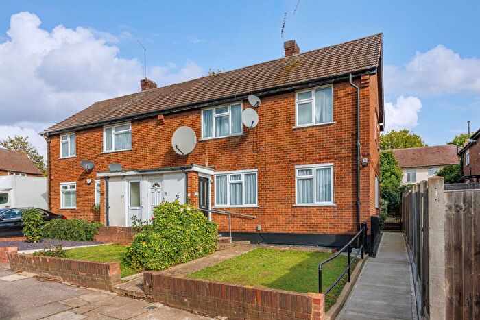 1 Bedroom Maisonette For Sale In Linden Close, N14