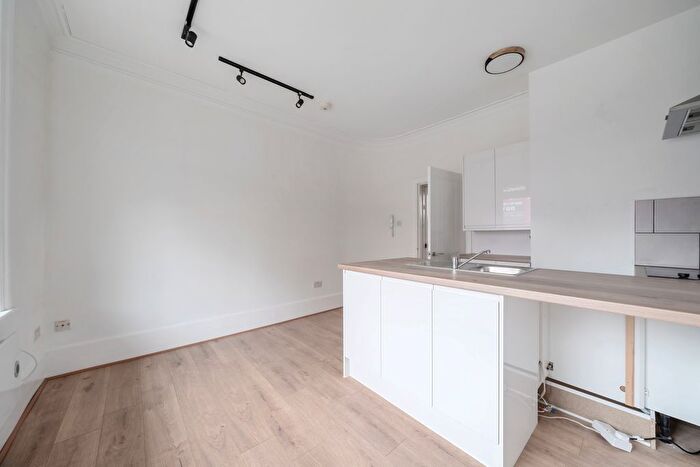 1 Bedroom Flat To Rent In London Road, Strood, Rochester, ME2