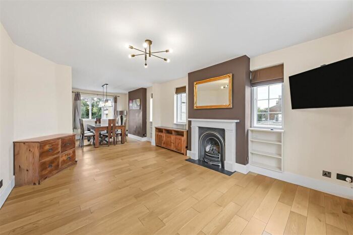 3 Bedroom Flat For Sale In Haverstock Hill, London, NW3