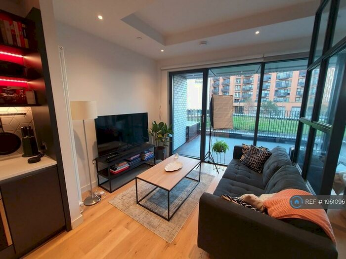 Studio To Rent In City Island Way, London, E14