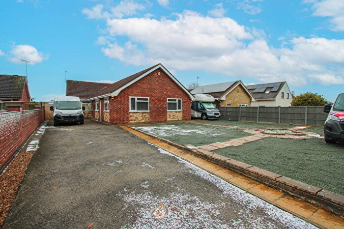 3 Bedroom Detached Bungalow For Sale In Tickhill Road, Balby, Doncaster, DN4