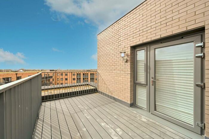 1 Bedroom Flat To Rent In Powermill Close, New Malden, KT3