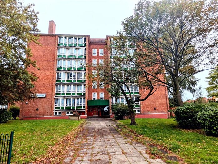 3 Bedroom Flat For Sale In Hob Moor Road, Yardley, Birmingham, B25