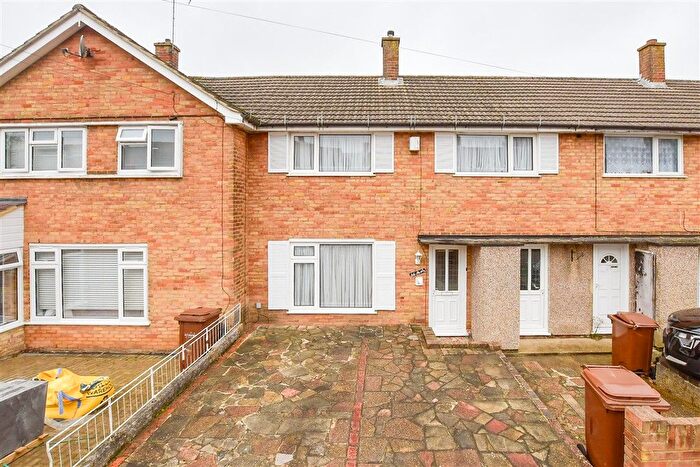 3 Bedroom Terraced House For Sale In Warren Wood Road, Rochester, Kent, ME1