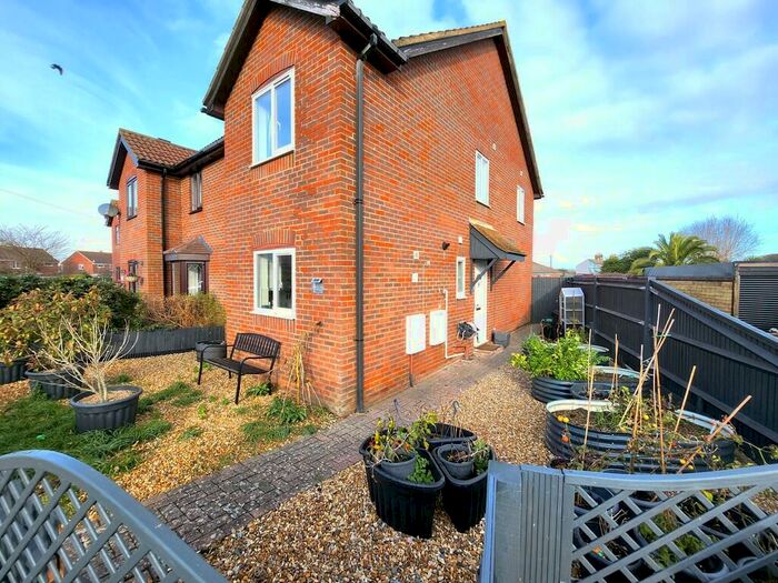 3 Bedroom Semi-Detached House To Rent In The Redan, PO12