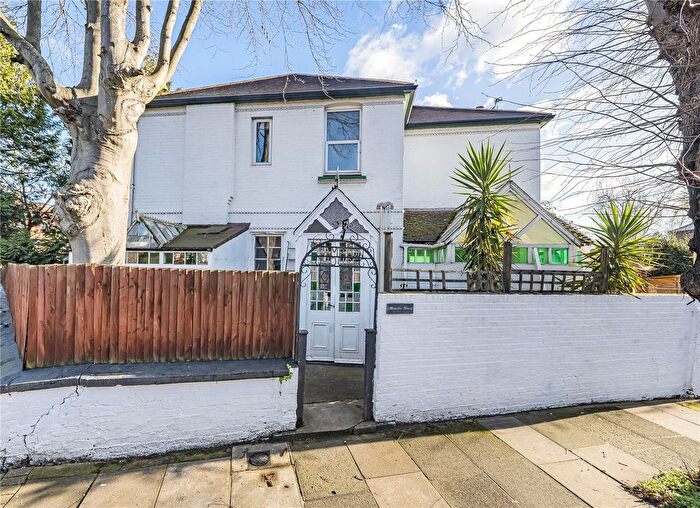 5 Bedroom Detached House For Sale In The Avenue, St Margarets, TW1