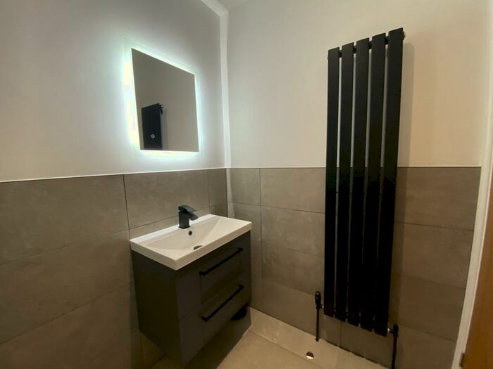 2 Bedroom Flat To Rent In A Burton Road, Lincoln, LN1