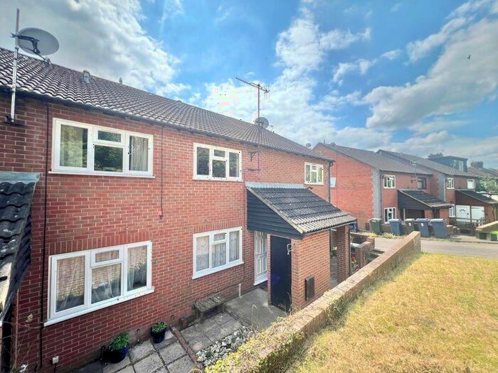 1 Bedroom Detached House To Rent In Chairborough Road, High Wycombe, HP12